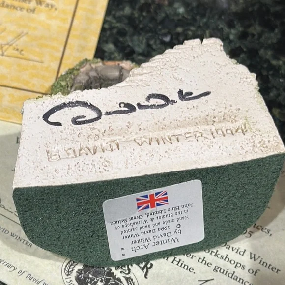 Lot 4 David Winter Cottages Collection signed arch Bothy apothecary’s shop spin - Picture 9 of 11